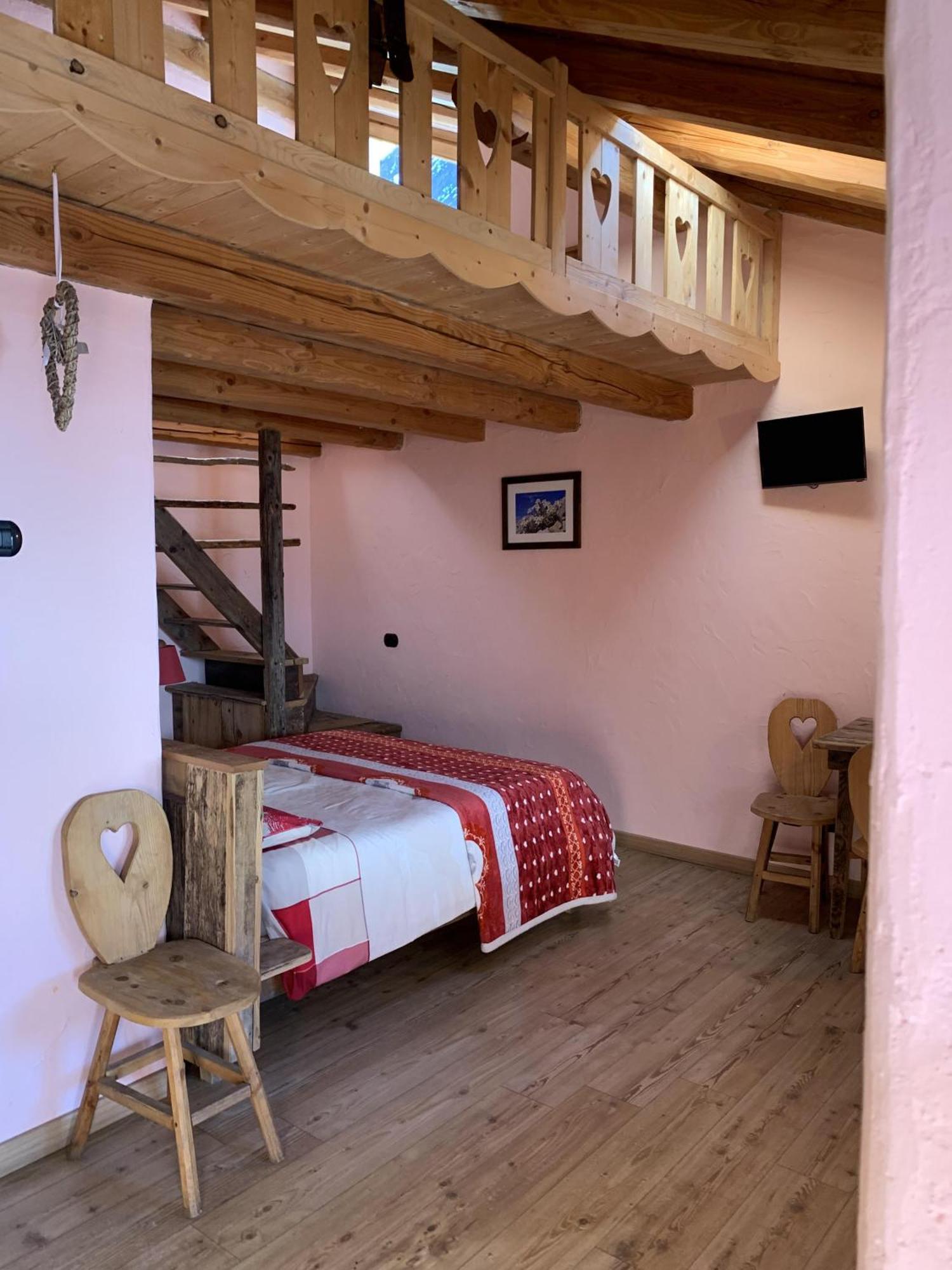 La Ferme Du Grand Paradis Cogne Room photo