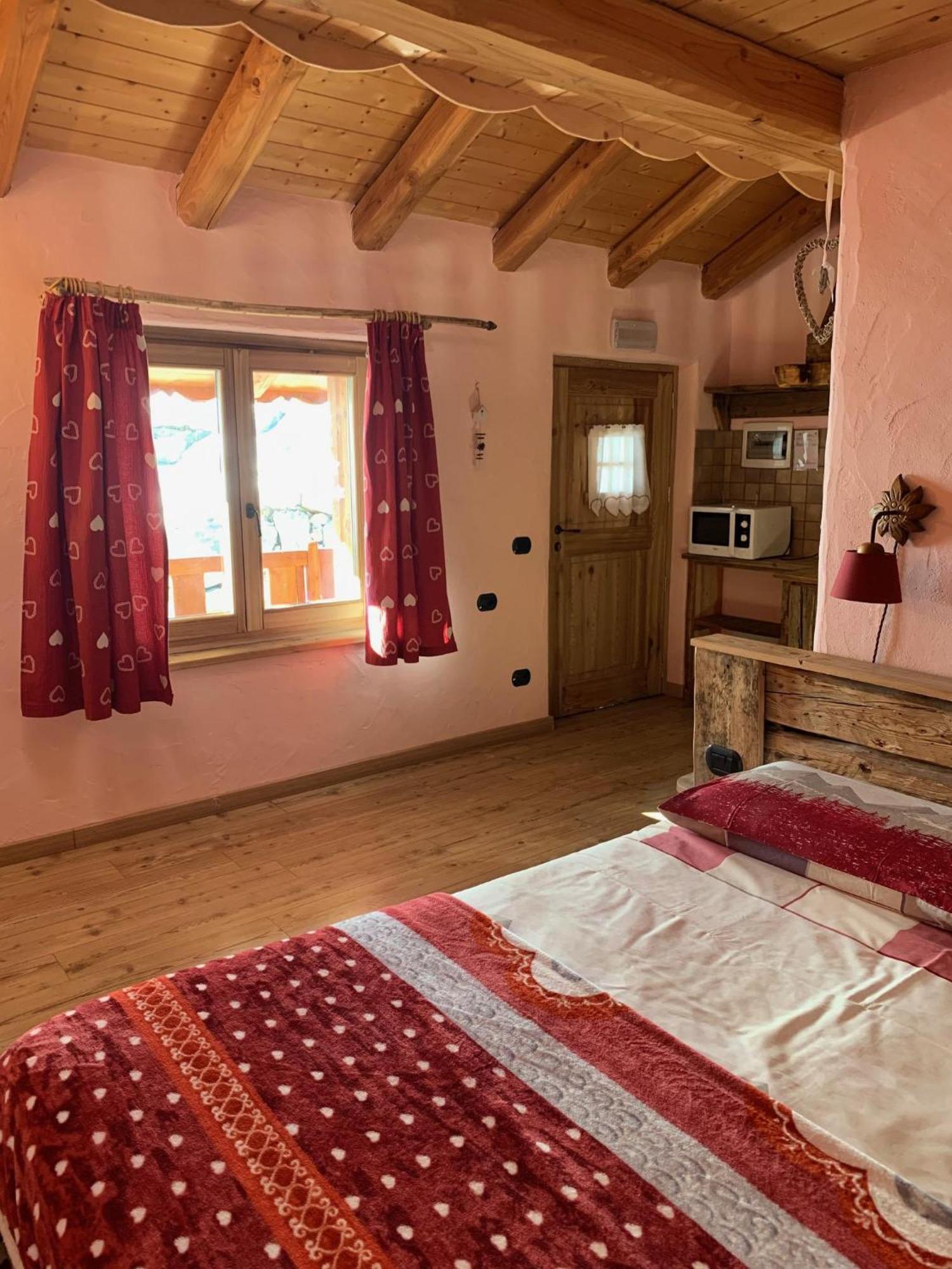 La Ferme Du Grand Paradis Cogne Room photo